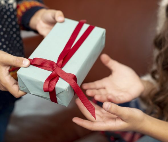 Secret Santa d’entreprise : 5 idées cadeaux qui font (vraiment) plaisir