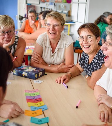 Jeux de société et convivialité avec Le Dé Niché
