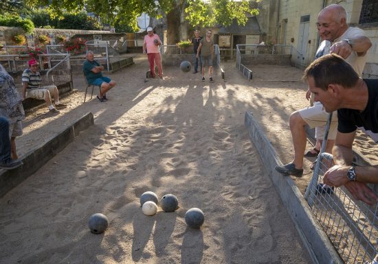 Jeu traditionnel de boule de sable à Saint-Florent-le-Vieil