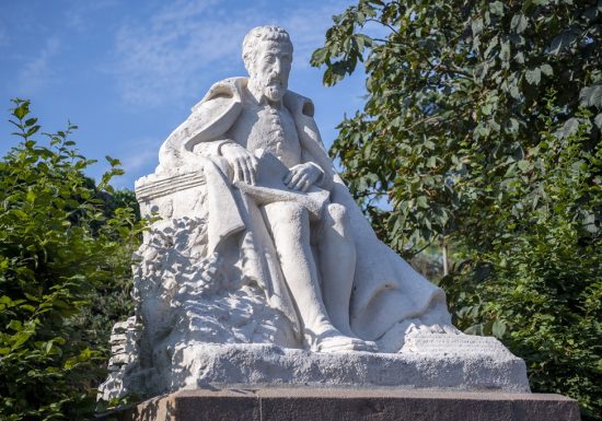 Statue de Joachim du Bellay
