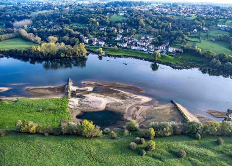 CROISIÈRE SUR LA LOIRE BATEAU HABITABLE ANGUILLE SOUS ROCHE