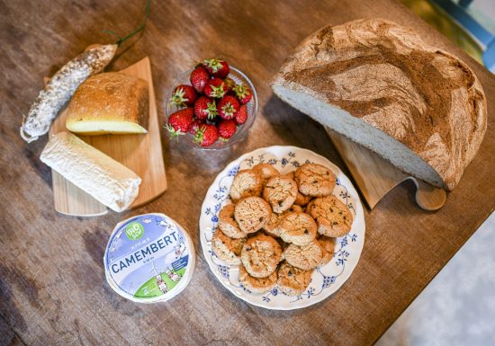 Guinguette Au Bout de l&rsquo;île – Restaurant et hebergement touristique (yourtes, toue cabanée et chambres d&rsquo;hôtes)