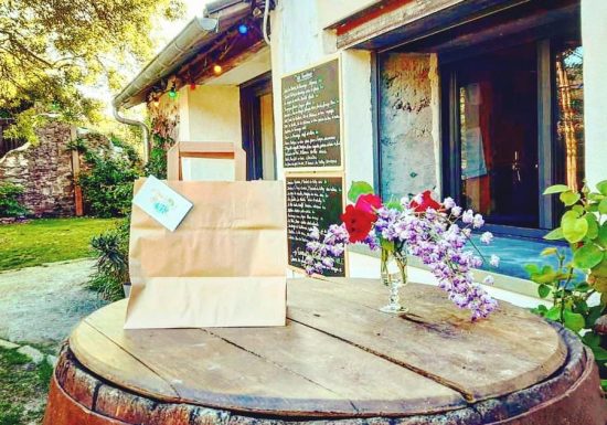 Guinguette Au Bout de l&rsquo;île – Restaurant et hebergement touristique (yourtes, toue cabanée et chambres d&rsquo;hôtes)