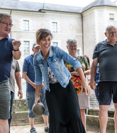 Jeu traditionnel de boule de sable à Saint-Florent-le-Vieil