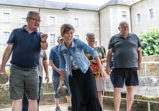 Jeu traditionnel de boule de sable à Saint-Florent-le-Vieil
