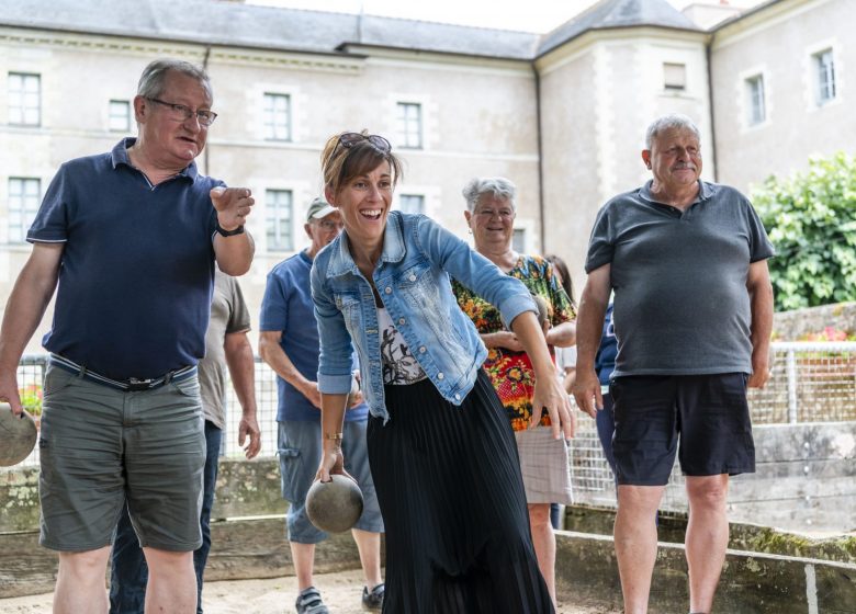 Jeu traditionnel de boule de sable à Saint-Florent-le-Vieil