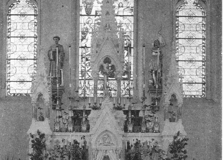 La place de l’église de St Laurent-de-la-Plaine