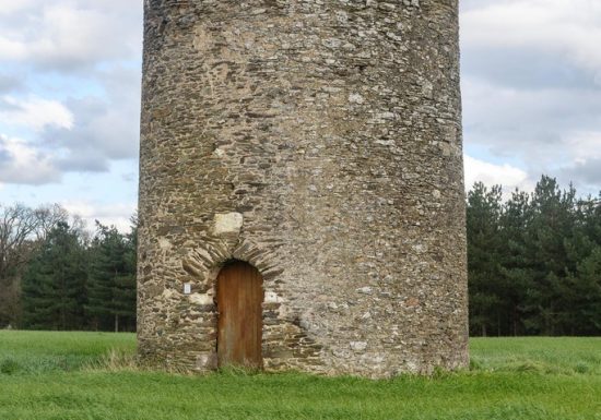 Monument de la bataille du Grand Choc de Chaudron et moulin de la Vigne-du-Pé