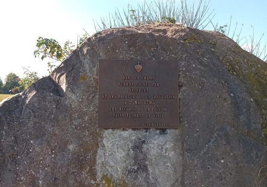 Plaque commémorative aux abords du Château de l’Ouvrinière