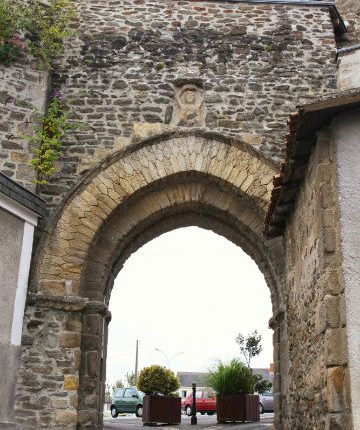 Porte du château et les remparts
