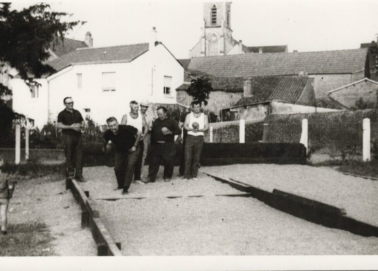 Le bas du bourg et le quartier de la Bretagne