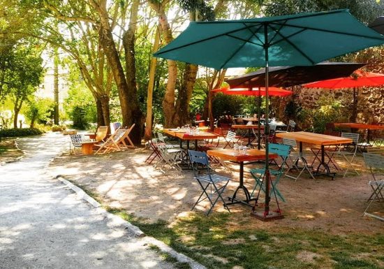 Guinguette Au Bout de l&rsquo;île – Restaurant et hebergement touristique (yourtes, toue cabanée et chambres d&rsquo;hôtes)