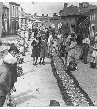 Des milliers de fleurs dans les rues du village !