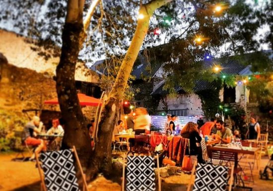 Guinguette Au Bout de l&rsquo;île – Restaurant et hebergement touristique (yourtes, toue cabanée et chambres d&rsquo;hôtes)