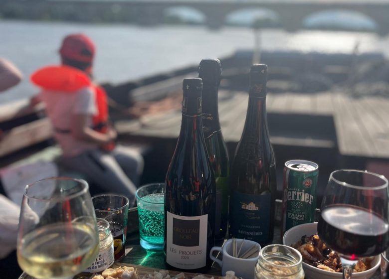 Balade en toue cabanée sur la Loire au départ de Chalonnes avec L’Ecole Buissonnière