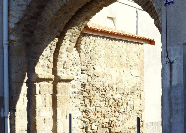 PORTE DU CHÂTEAU ET REMPARTS