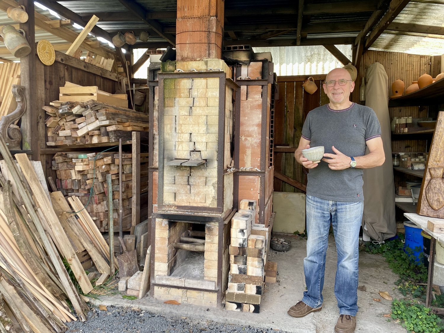 Au coeur du Fuilet, un potier-céramiste perpétue la tradition locale