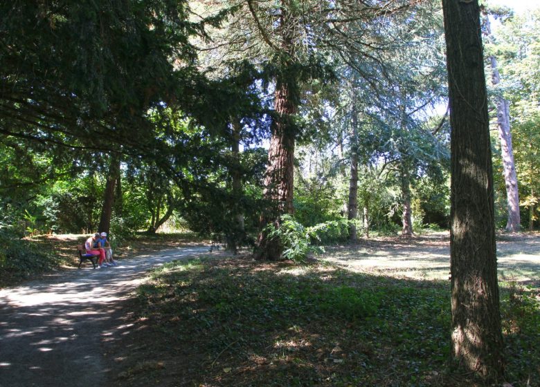 AIRE DE PIQUE DU PARC DU CHATEAU DES CLOITRES