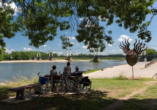 BALADE INTRA-MUROS : MONTJEAN, SON PATRIMOINE INDUSTRIEL ET FLUVIAL ET SES SCULPTURES MONUMENTALES