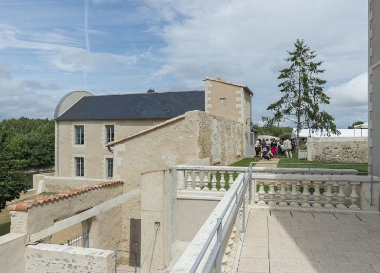 SALLE DE SÉMINAIRE À LA MAISON JULIEN GRACQ