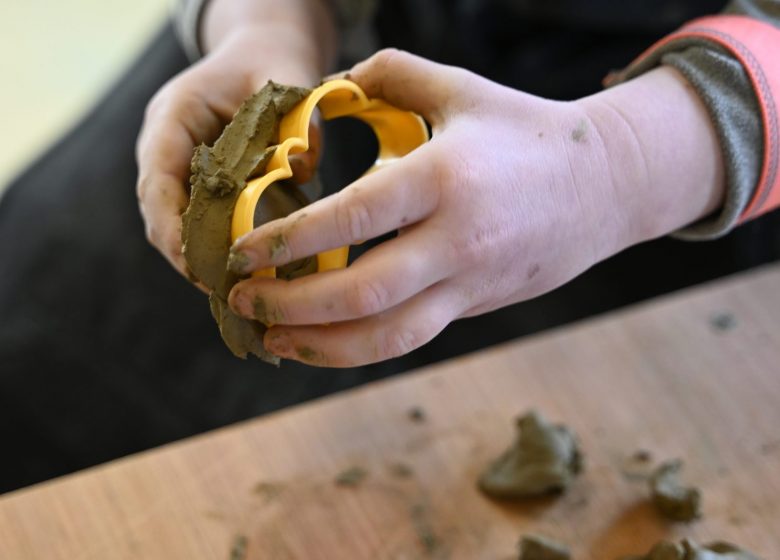 POTERIE | Atelier sensoriel 2-5 ans « Le chemin d’argile »