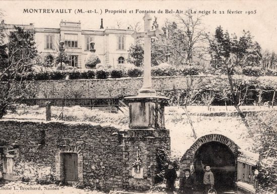 La belle endormie ! Aviez-vous remarqué cette belle demeure ?