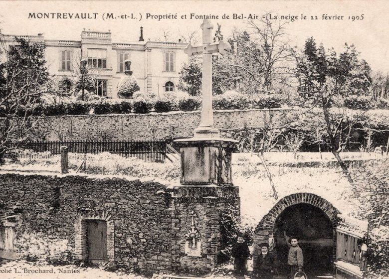 Quelle est cette cité fortifiée qui domine la vallée de l’Èvre ?