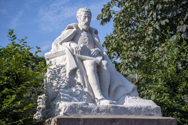 Statue de Joachim du Bellay