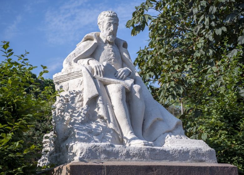 Statue de Joachim du Bellay