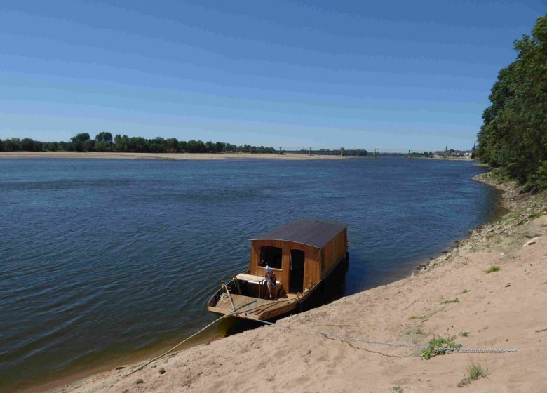 BATEAU HABITABLE DE LOIRE ANGUILLE SOUS ROCHE