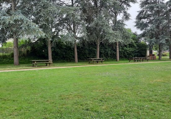 Aire de pique-nique de Saint-Laurent-de-la-Plaine