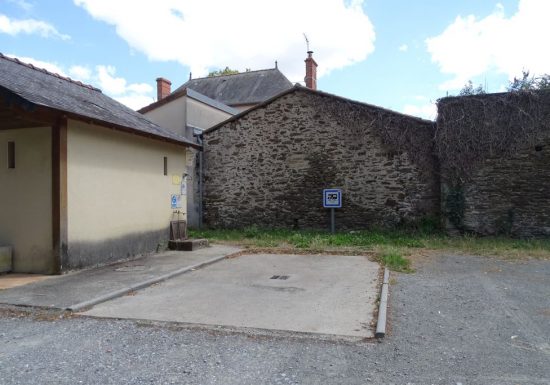 Aire de service camping-car à Valanjou