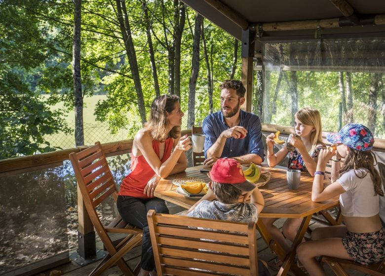 TENTES ÉQUIPÉES AU CAMPING DE COULVÉE