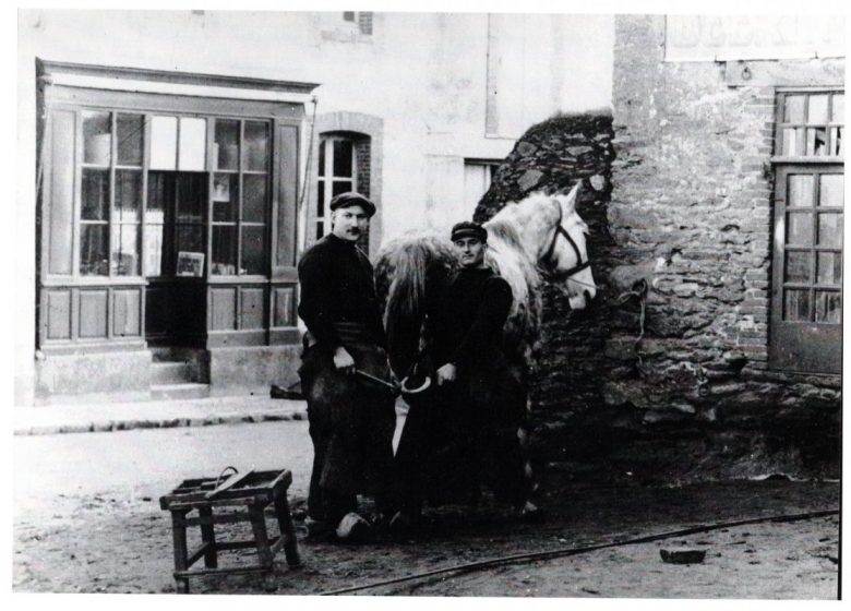 Métiers d’antan au Fuilet : le maréchal ferrant – le hongreur – le bourrelier