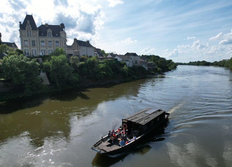 Balade en toue cabanée sur la Loire au départ de Chalonnes avec L’Ecole Buissonnière