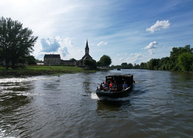 Balade en toue cabanée sur la Loire au départ de Chalonnes avec L’Ecole Buissonnière