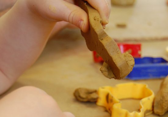 POTERIE | Atelier sensoriel 2-5 ans « Le chemin d’argile »