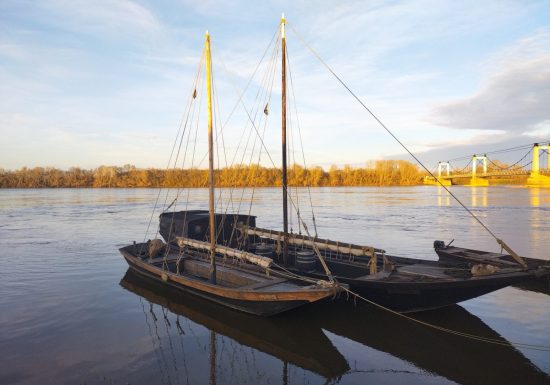 Balade sur la Loire au coucher du soleil à bord d&rsquo;un bateau traditionnel avec Fer de Loire