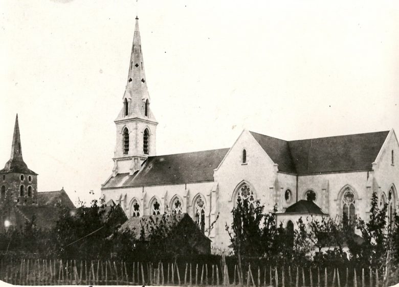 La place de l’église de St Laurent-de-la-Plaine