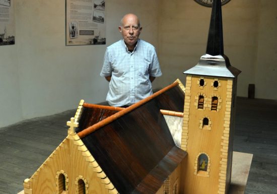 La place de l’église de St Laurent-de-la-Plaine