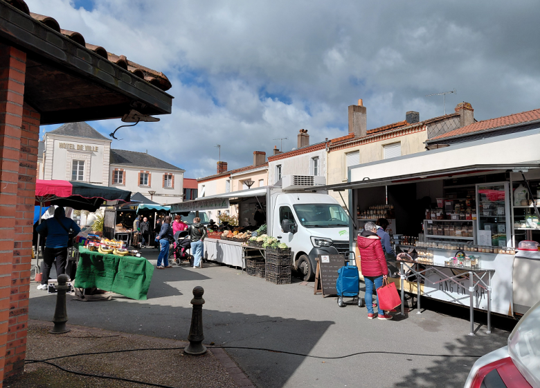 Marché hebdomadaire à Saint Laurent-des-Autels