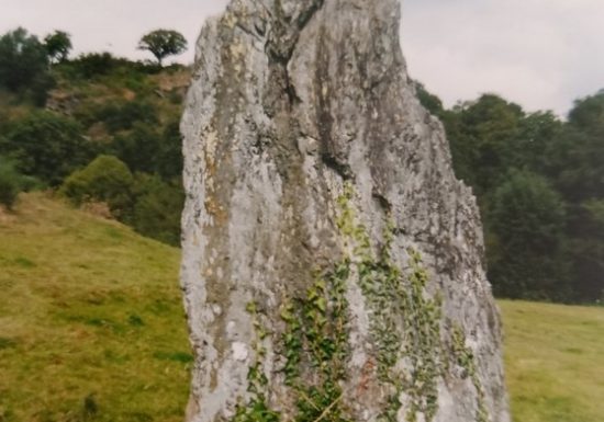 Le Menhir de Bréau – La Pierre qui Tourne