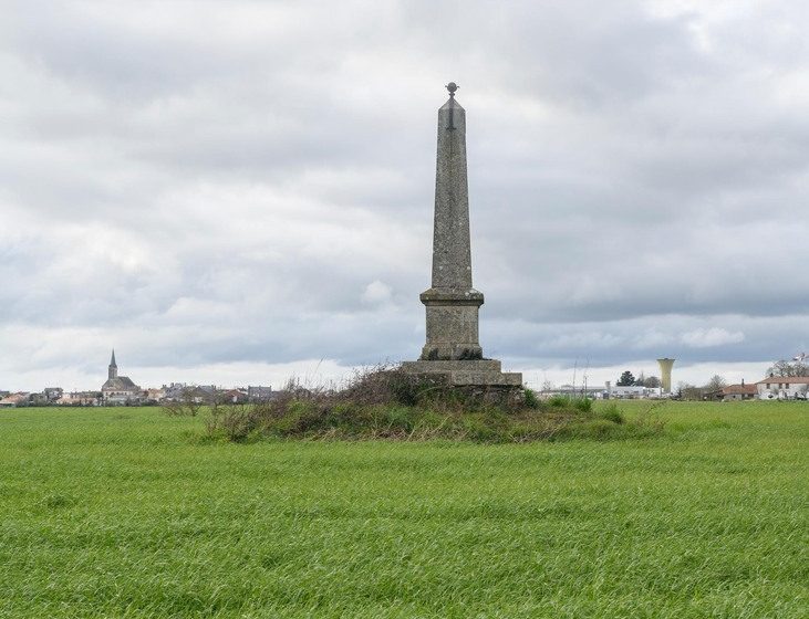 Monument de la bataille du Grand Choc de Chaudron et moulin de la Vigne-du-Pé