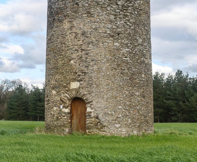 Monument de la bataille du Grand Choc de Chaudron et moulin de la Vigne-du-Pé