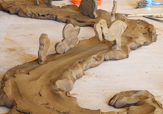POTERIE | Atelier sensoriel 2-5 ans « Le chemin d’argile »