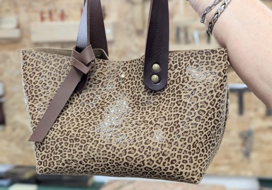 Atelier Maroline : fabrication d&rsquo;un sac ou d&rsquo;une besace en cuir artisanal