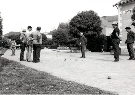 Le bas du bourg et le quartier de la Bretagne