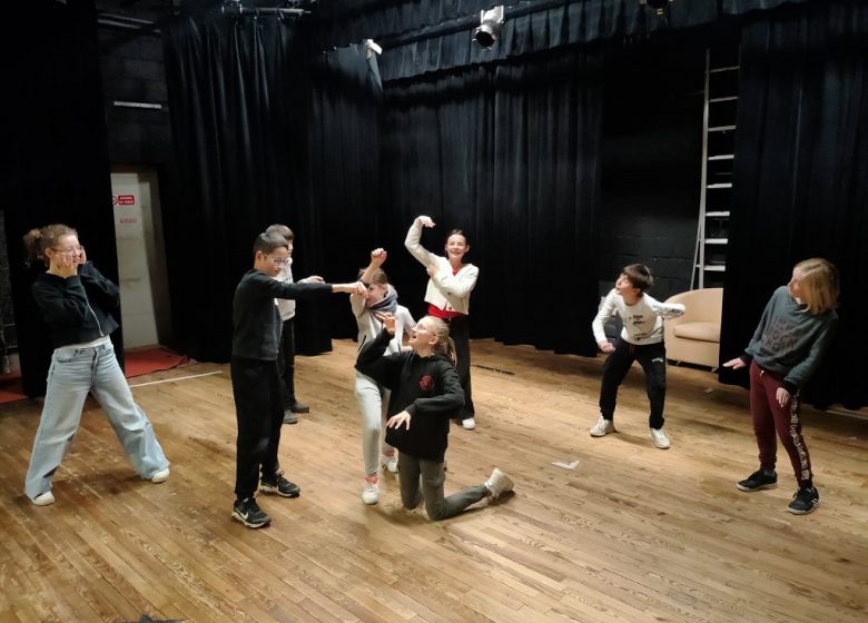 Spectacle les Ados&rsquo;C. « Petits tracas et gros bazars »