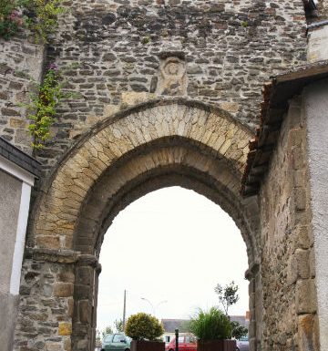 Porte du château et les remparts