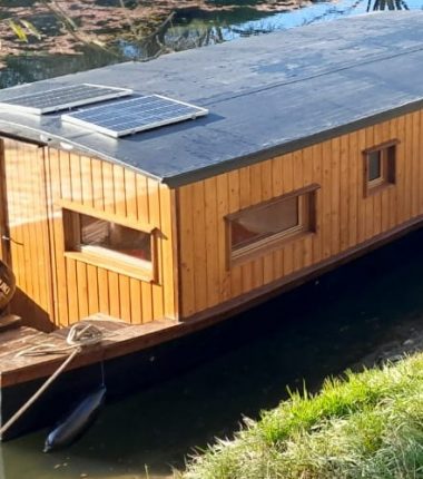 Toue cabanée Au bout de l’île (Bateau)